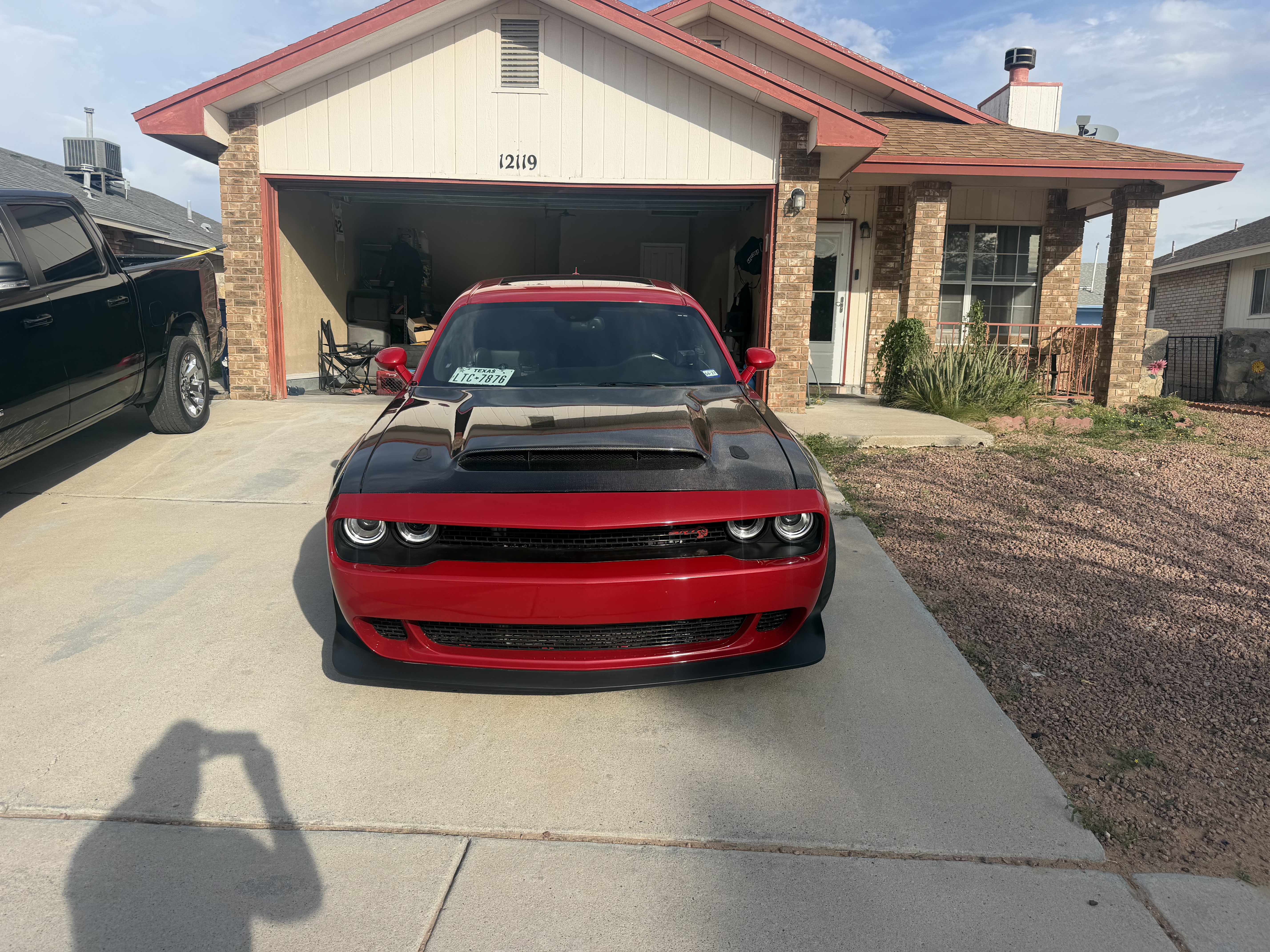 Used 2016 Dodge Challenger SRT Hellcat RWD image 1
