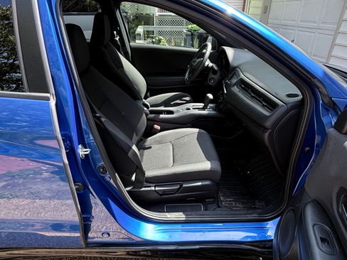 Used 2022 Honda HR-V Sport image 2
