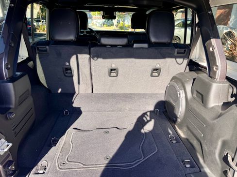 Used 2021 Jeep Wrangler Unlimited Sahara image 12