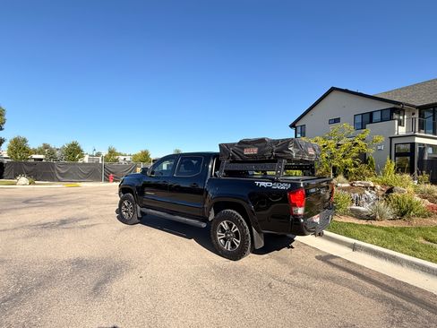 Used 2017 Toyota Tacoma TRD Sport AWD/4WD image 6