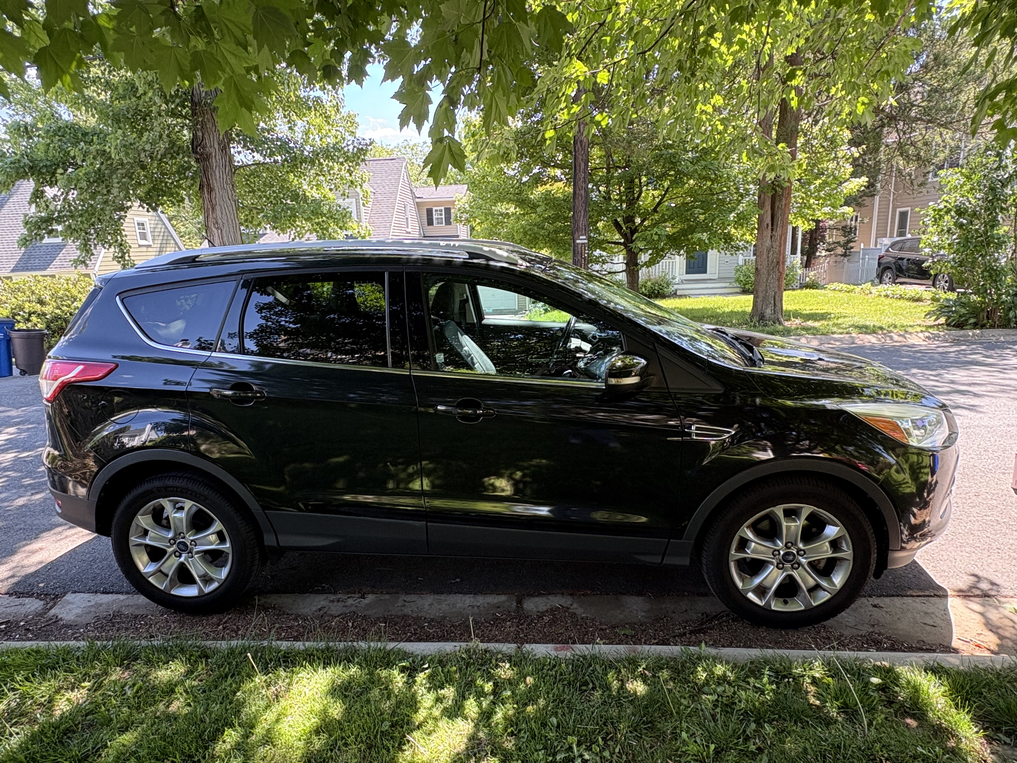 Used 2014 Ford Escape Titanium FWD image 14