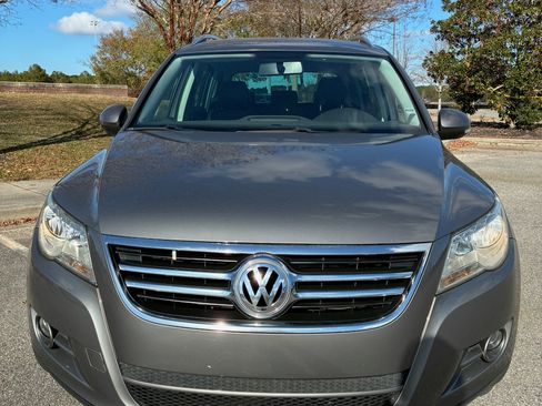 Used 2010 Volkswagen Tiguan SE image 10