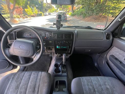 Used 2000 Toyota Tacoma PreRunner w/ Value Pkg w/ Color-Key Pkg RWD image 9