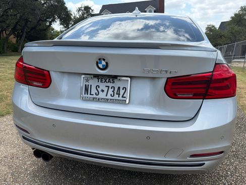 Used 2017 BMW 330e RWD image 9