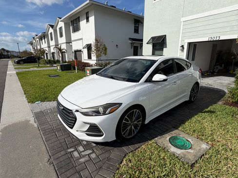 Used 2018 Hyundai Elantra Sport image 6