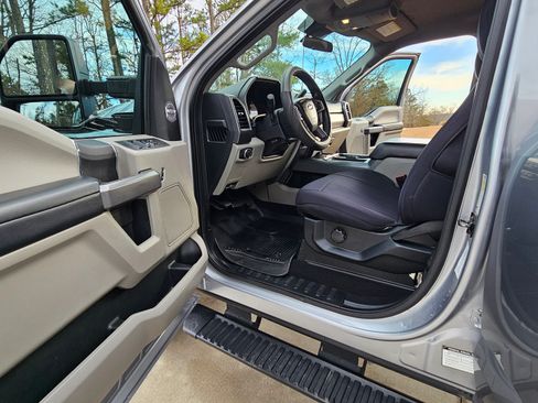 Used 2021 Ford F250 XLT w/ FX4 Off-Road Package image 13