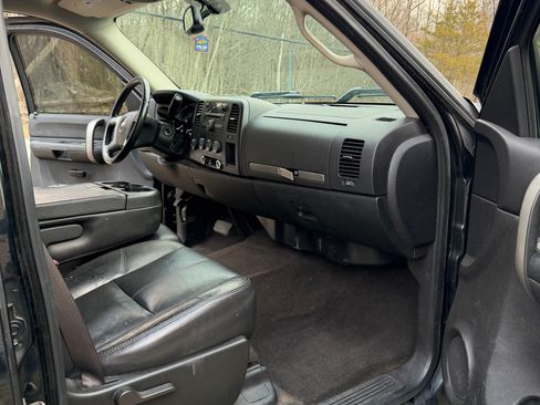 Used 2008 Chevrolet Silverado 1500 LT w/ Suspension Package, Off-Road image 12