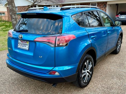 Used 2017 Toyota RAV4 LE image 5