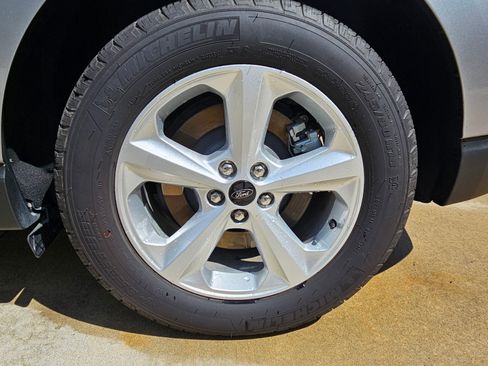 Used 2024 Ford Edge SE image 11