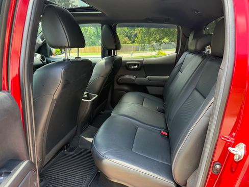 Used 2023 Toyota Tacoma TRD Off-Road w/ TRD Premium Off Road Package AWD/4WD image 4