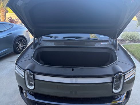 Used 2023 Rivian R1S Launch Edition image 11