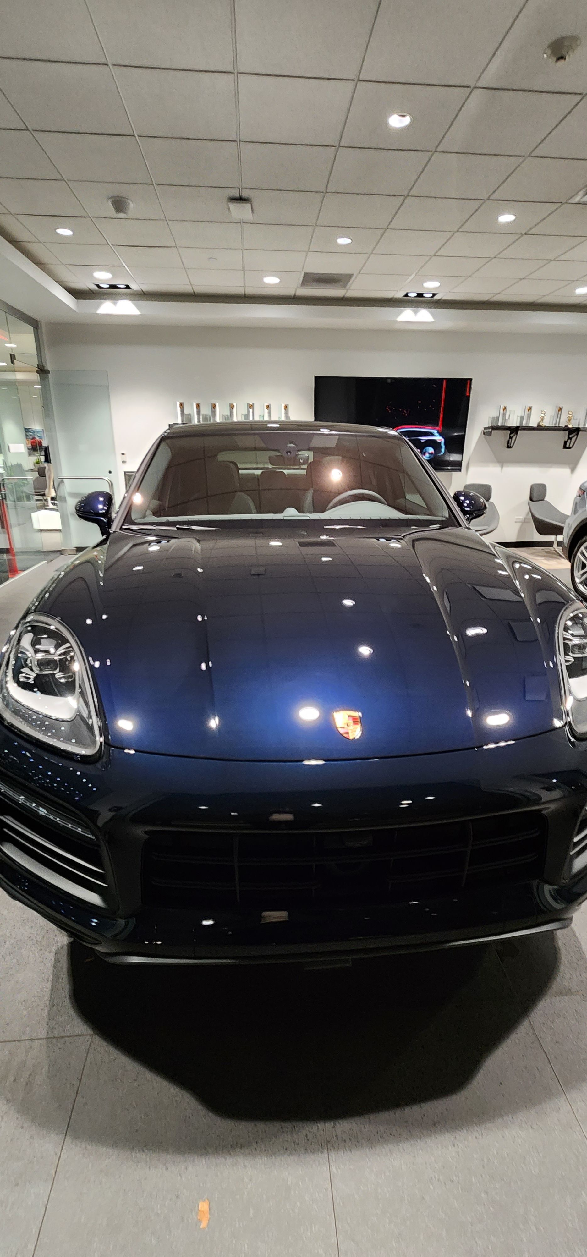 Used 2023 Porsche Cayenne Platinum Edition AWD/4WD image 2