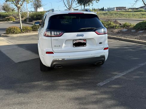 Used 2019 Jeep Cherokee Overland w/ Technology Group image 4