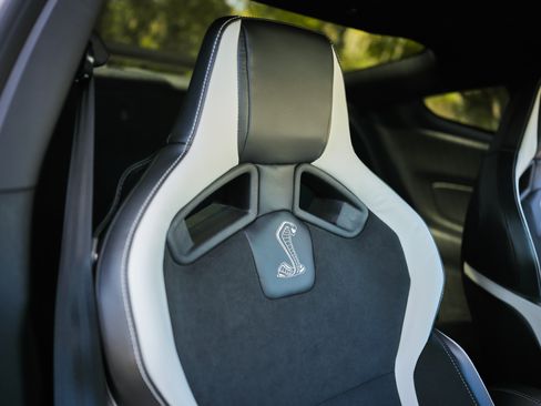 Used 2022 Ford Mustang Shelby GT500 w/ Carbon Fiber Track Pack image 18