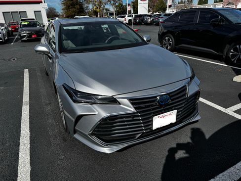 Used 2019 Toyota Avalon Limited w/ Advanced Safety Package image 2