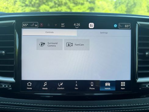 Used 2024 Chrysler Pacifica Touring-L w/ Uconnect Theater Family Group FWD image 22
