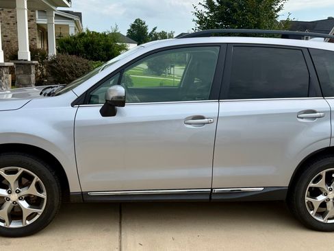 Used 2016 Subaru Forester 2.5i Touring w/ Eyesight & Navigation System AWD/4WD image 5