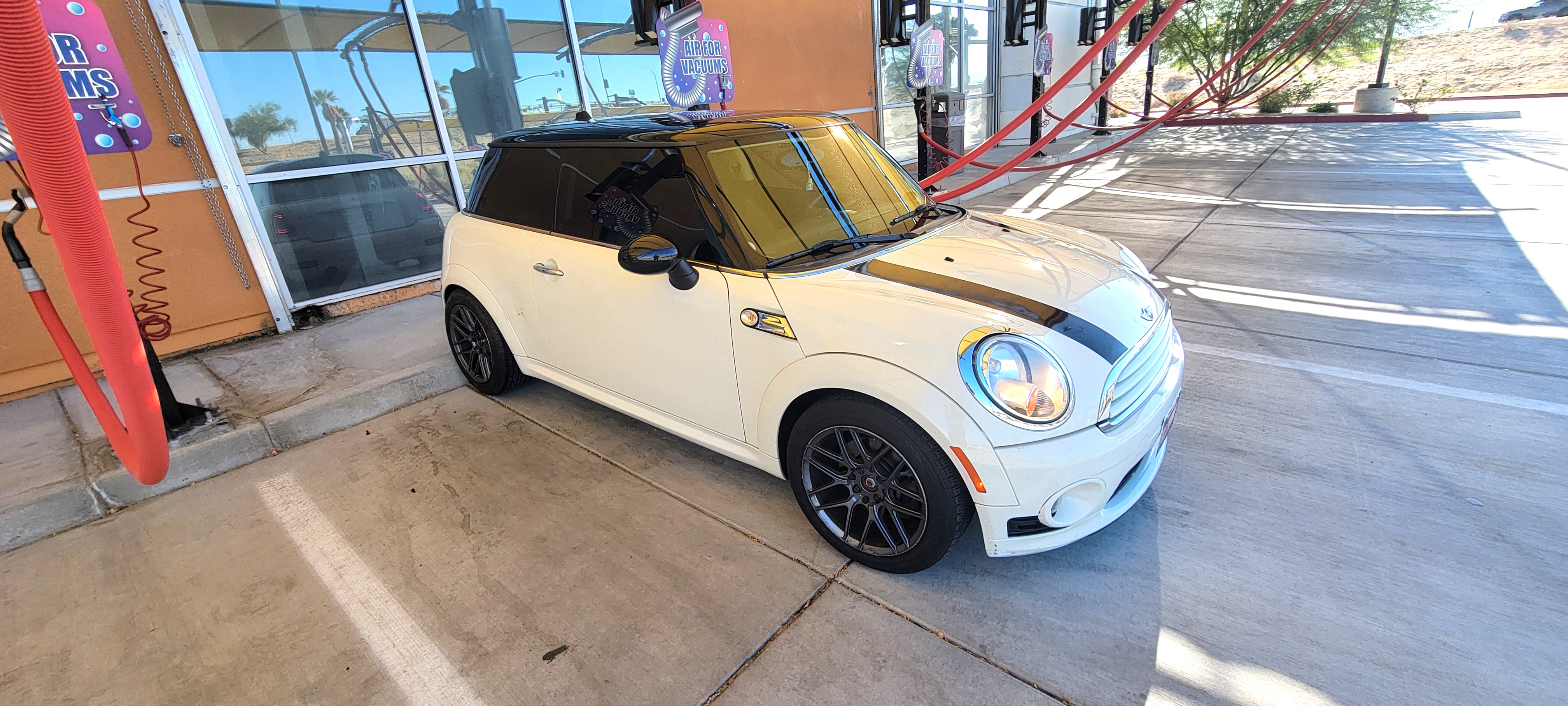 Used 2011 MINI Cooper Hardtop FWD image 1