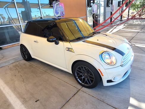 Used 2011 MINI Cooper Hardtop FWD image 1