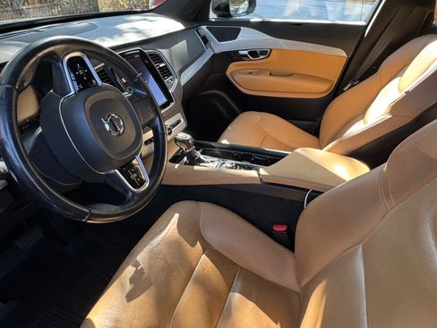 Used 2017 Volvo XC90 T6 Momentum w/ Vision Package image 9