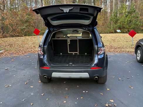 Used 2019 Land Rover Discovery Sport HSE image 8