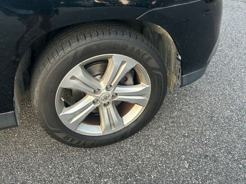 Used 2012 Toyota Highlander Limited w/ Tow Pkg AWD/4WD image 14