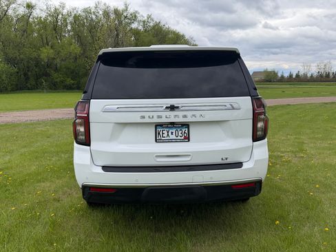 Used 2023 Chevrolet Suburban LT w/ Luxury Package AWD/4WD image 5