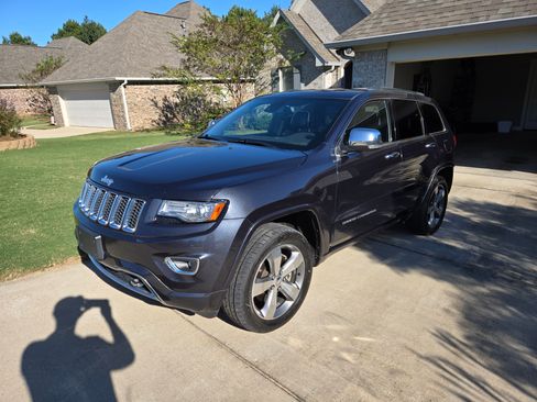 Used 2014 Jeep Grand Cherokee Overland w/ Advanced Technology Group image 8