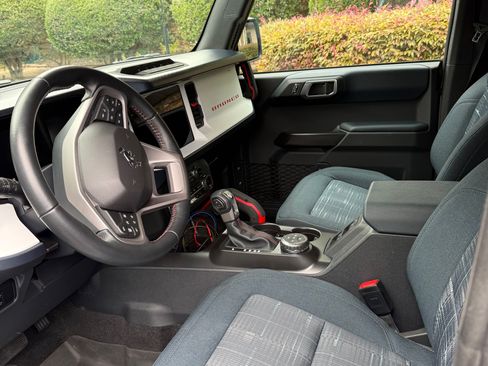 Used 2024 Ford Bronco Heritage Edition AWD/4WD image 6
