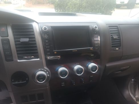 Used 2011 Toyota Tundra Limited image 27