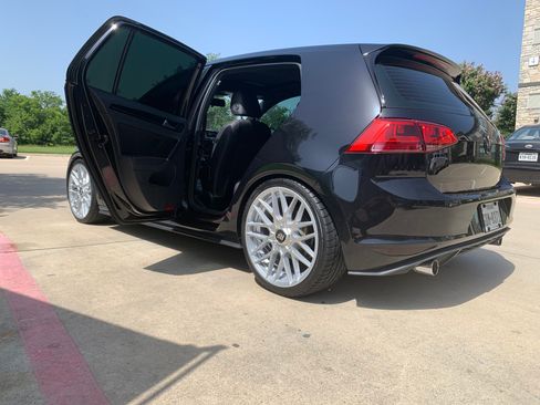 Used 2016 Volkswagen GTI SE image 2