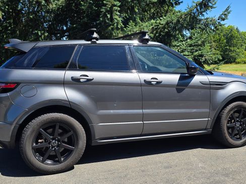 Used 2018 Land Rover Range Rover Evoque Landmark Edition image 9