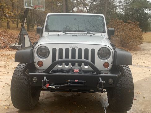 Used 2009 Jeep Wrangler X image 9