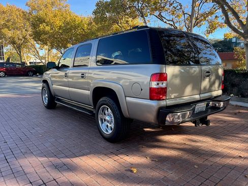 Used 2001 Chevrolet Suburban 2500 LT w/ LT Preferred Equipment Group image 6
