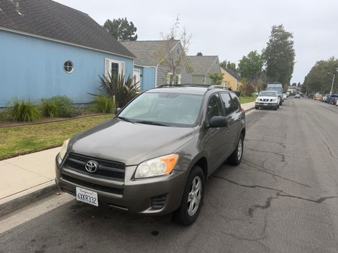 Used 2012 Toyota RAV4 4WD w/ Value Pkg image 9