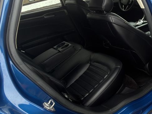 Used 2017 Ford Fusion SE w/ Fusion SE Technology Package image 16