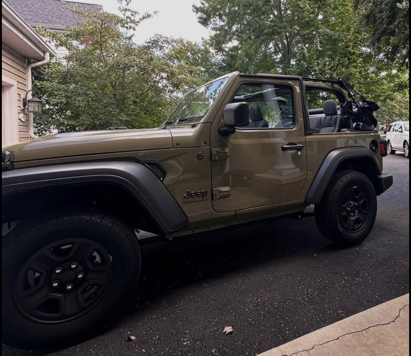 Used 2025 Jeep Wrangler Sport AWD/4WD image 5