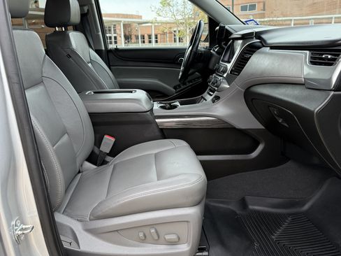 Used 2019 Chevrolet Suburban LT w/ Luxury Package image 23