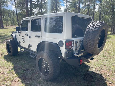 Used 2013 Jeep Wrangler Unlimited Rubicon w/ Connectivity Group image 4