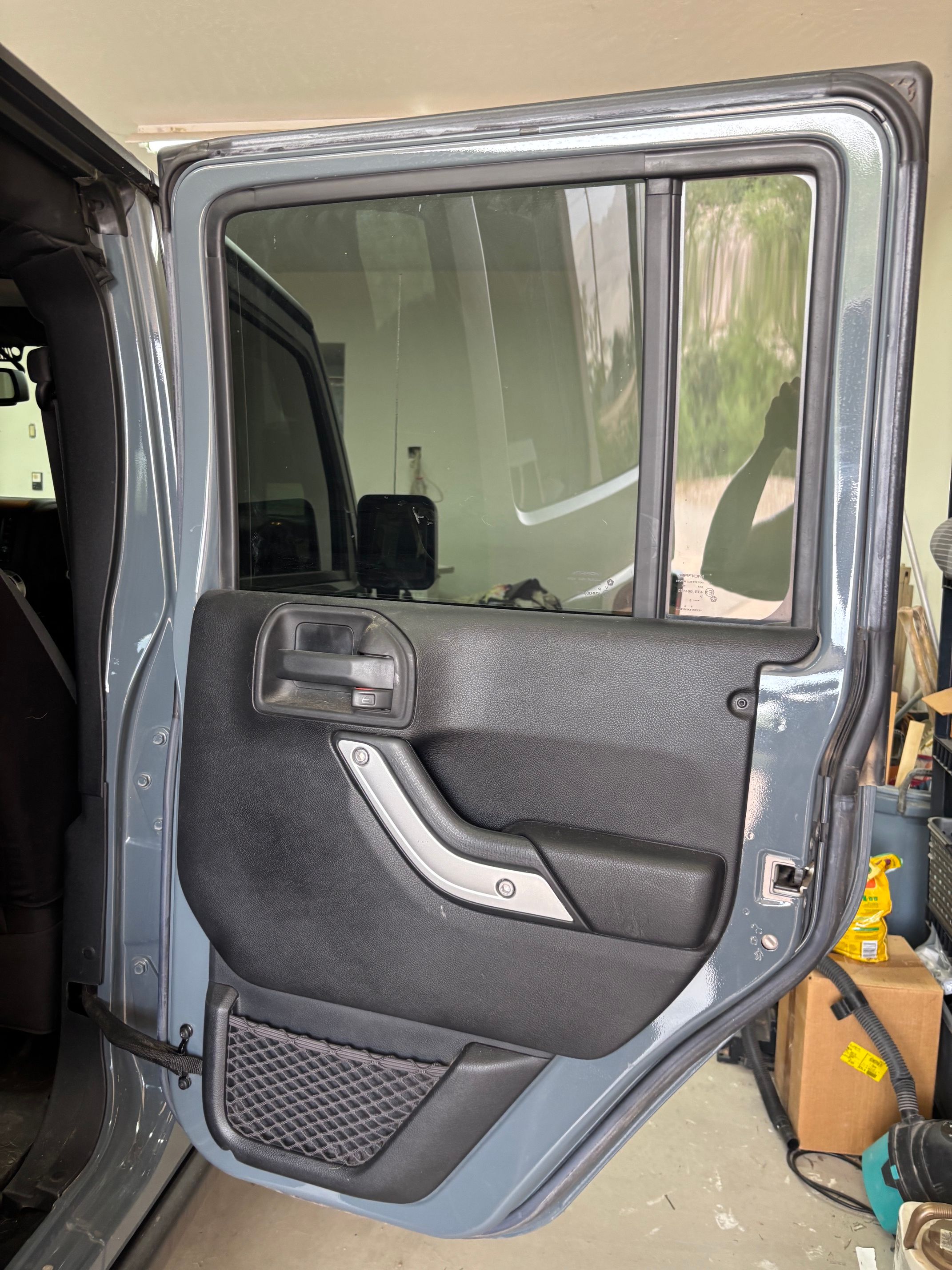 Used 2015 Jeep Wrangler Unlimited Rubicon w/ Connectivity Group AWD/4WD image 12