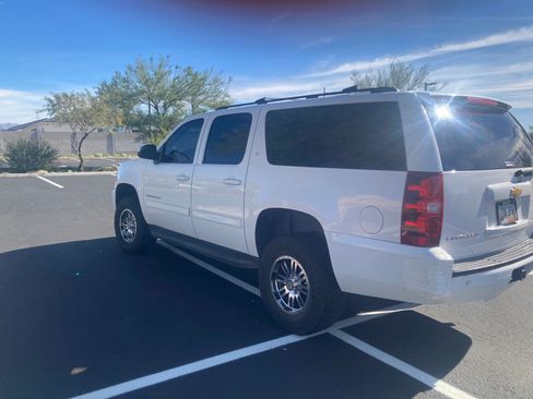 Used 2012 Chevrolet Suburban LT w/ Luxury Package image 9