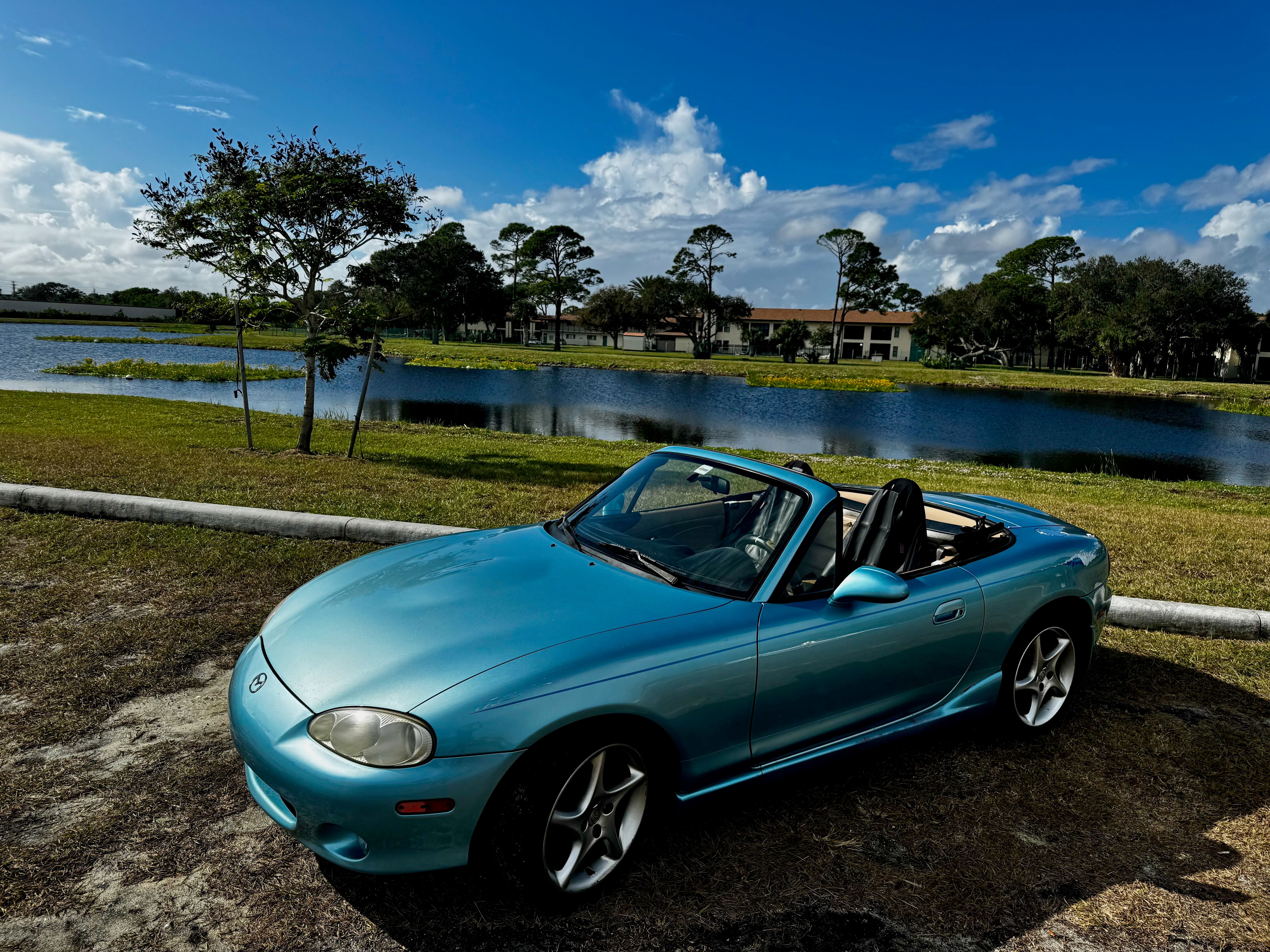 Used 2002 MAZDA MX-5 Miata LS RWD image 1