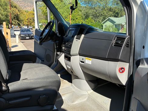 Used 2016 Mercedes-Benz Sprinter 2500 image 19