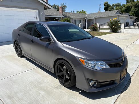 Used 2012 Toyota Camry SE FWD image 2