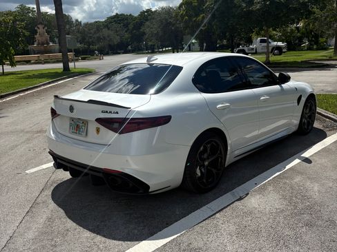 Used 2017 Alfa Romeo Giulia Quadrifoglio image 6