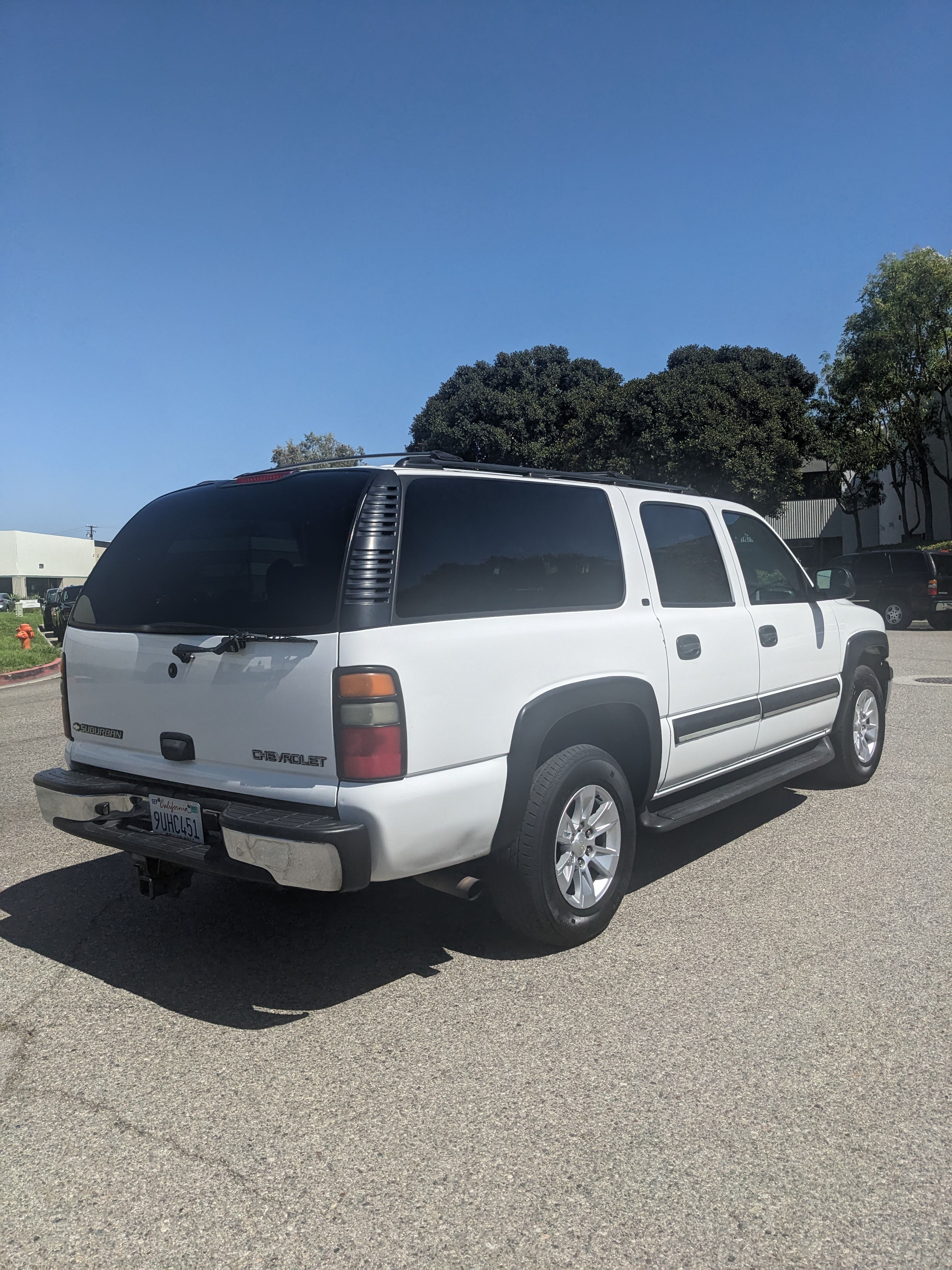 Used 2002 Chevrolet Suburban LS w/ Traction Pkg RWD image 4