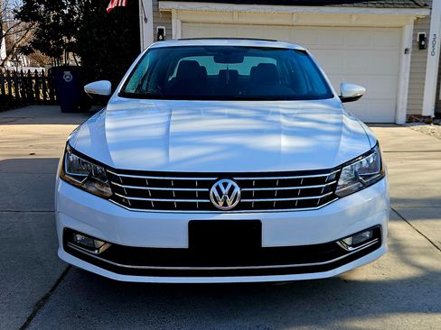 Used 2016 Volkswagen Passat 1.8T SEL Premium image 2
