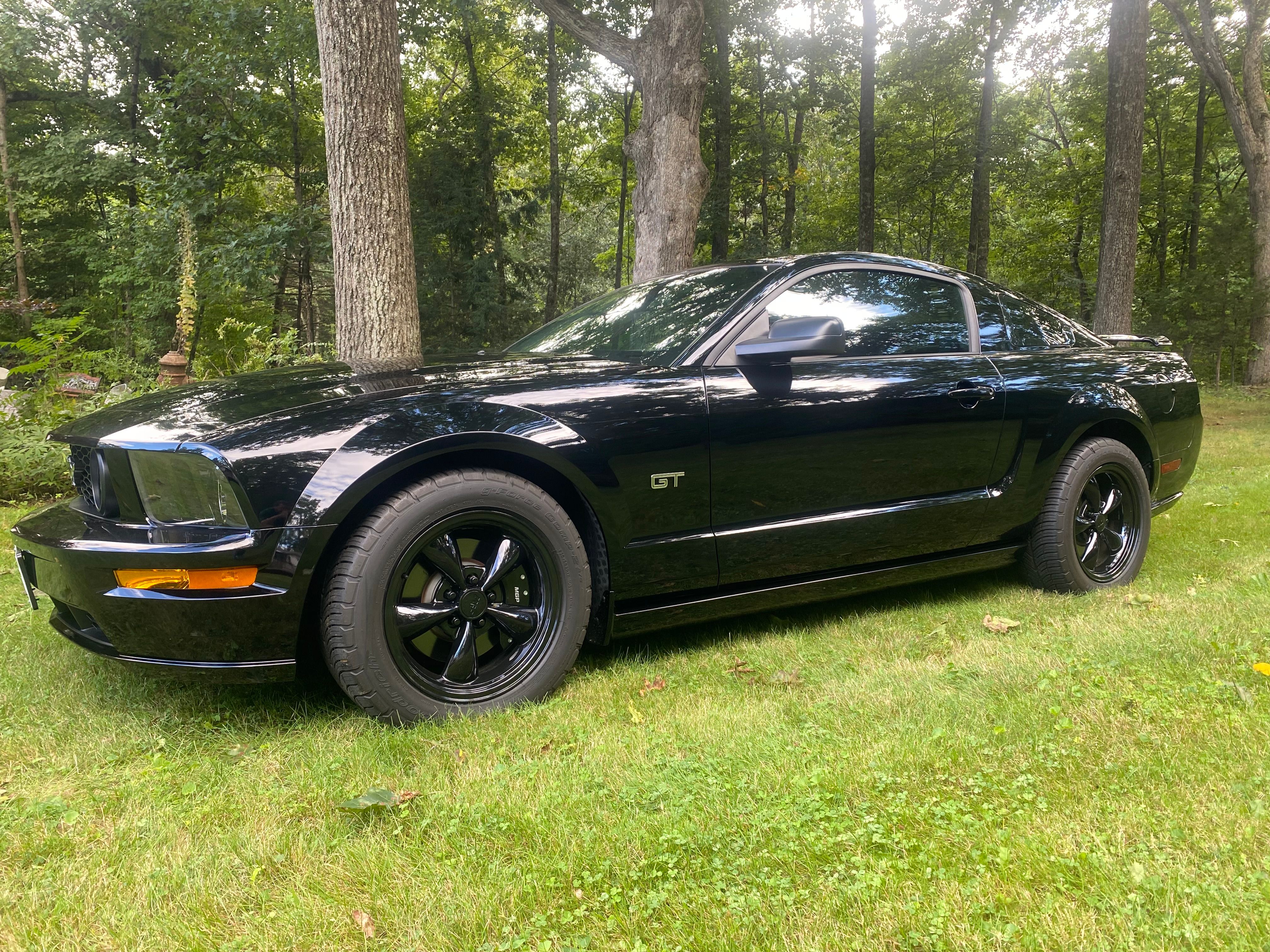 Used 2005 Ford Mustang GT RWD image 1
