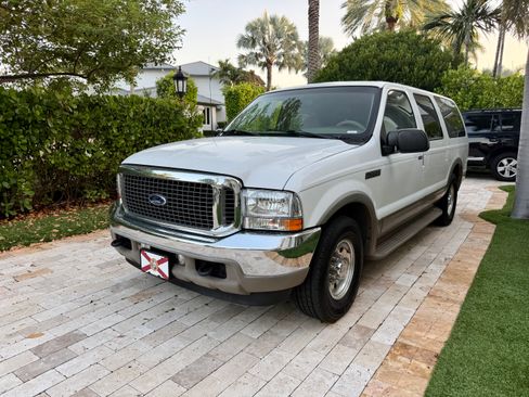 Used 2001 Ford Excursion Limited RWD image 1