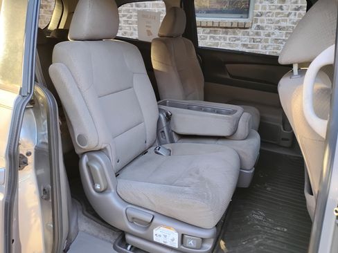 Used 2017 Honda Odyssey EX image 9